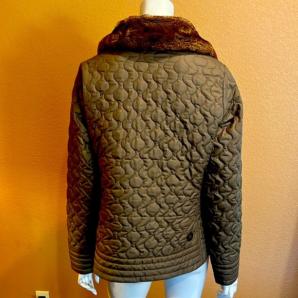 Marmot St. Moritz Quilted Women's Jacket Faux Fur Collar Size Large - Picture 2 of 7